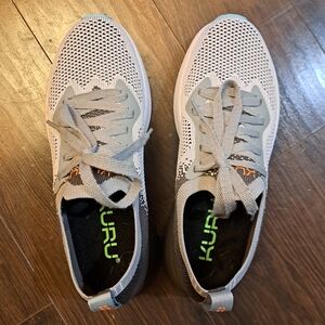 Brand new KURU heal hugging pain relief sneakers